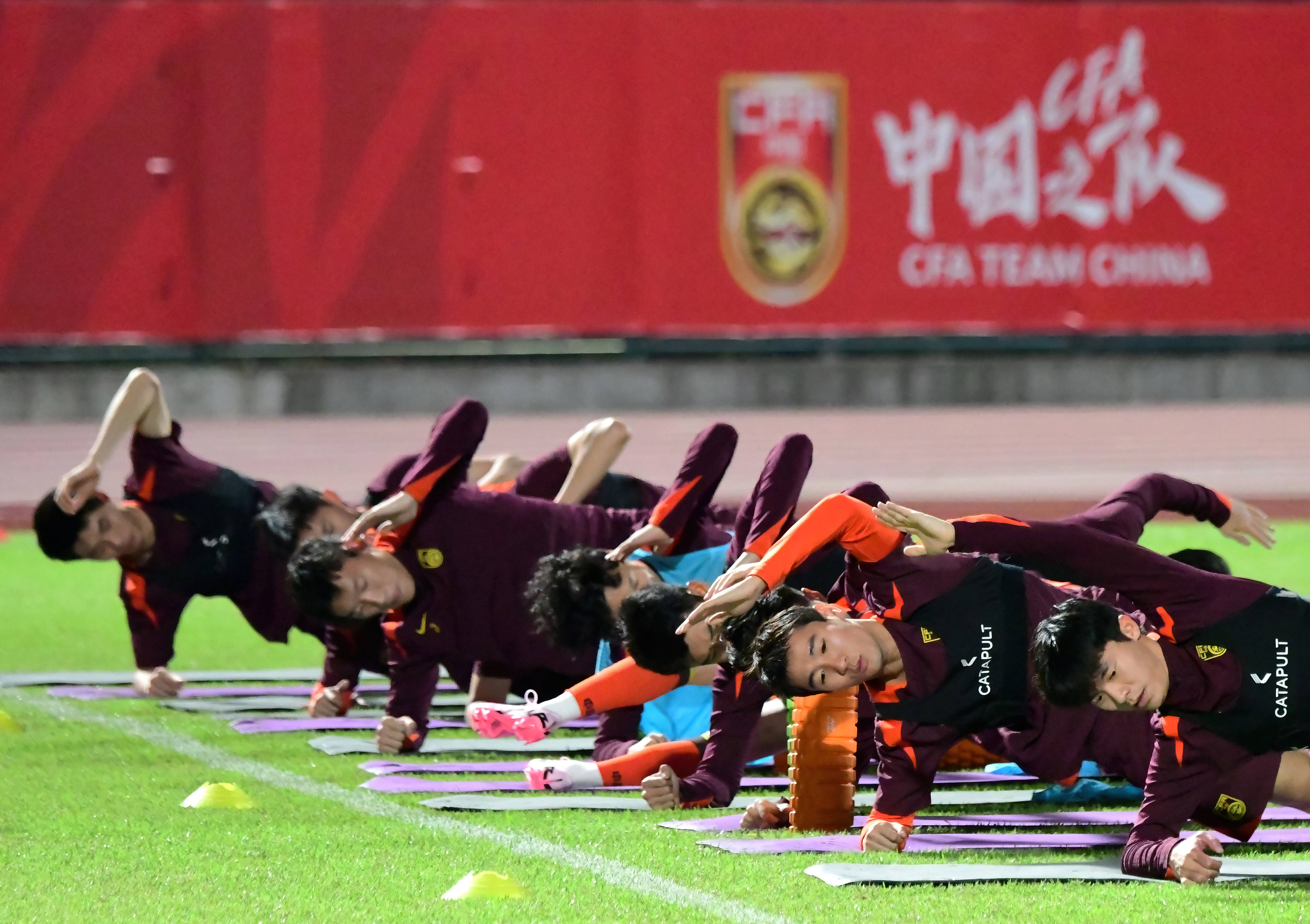 中国队不断突破！，西亚卡姆连续二十场比赛得分超过夺冠气势如虹延续