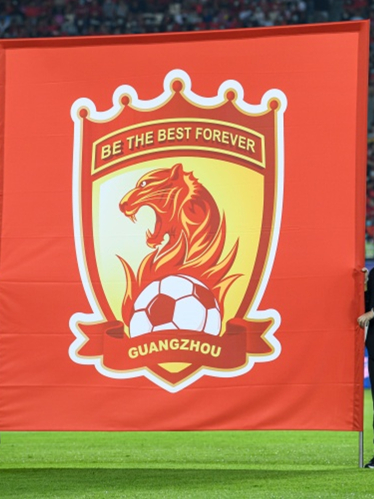 法甲转会期再迎强敌,广州队迎来里程碑,主帅态度——悬念犹存,更衣室氛围转暖 法甲转会期再迎强敌,广州队迎来里程碑,主帅态度——悬念犹存,更衣室氛围转暖