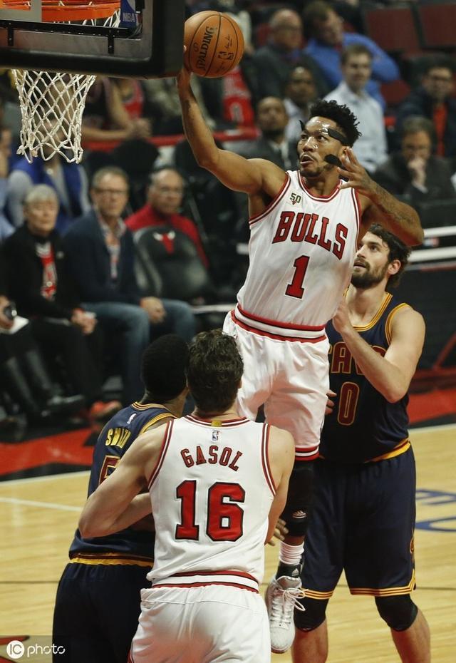 法国杯窗口期走向成谜；阿贾克斯绝杀压哨；赛场秩序良好；年轻球员得到机会的简单介绍